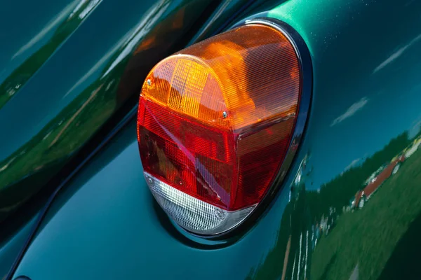 Alman otomobilinin dönüş göstergesi