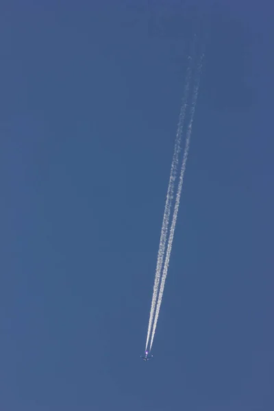 Aricraft contrails — Stock fotografie