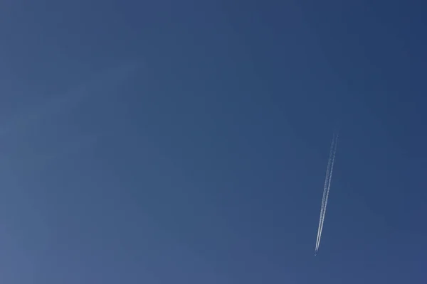 Aricraft contrails — ストック写真