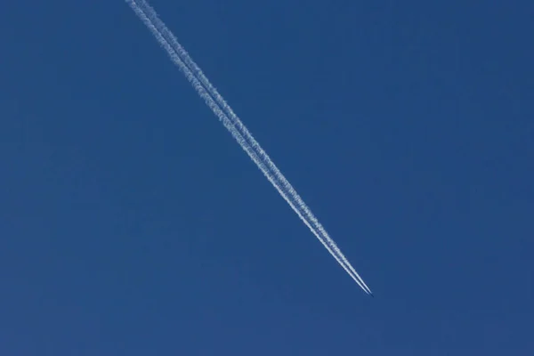 Aricraft contrails — Fotografia de Stock