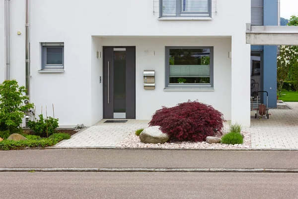 Hauseingang Eines Modernen Neubaus Deutschland Frühling — Stockfoto