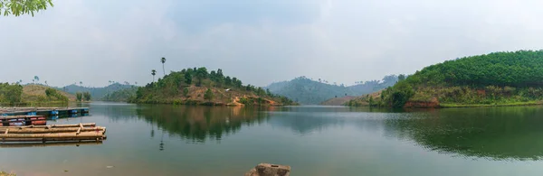 Panoramic view of lake — Stock Photo, Image