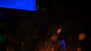 Samui, Tayland - 16 Mart 2018: Shiva Moon Goa Trance parti. Vahşi kabile ateş gösterisi.