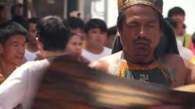 Samui, Tayland - 24 Şubat 2018: Tay tapanlar ve Çin yeni yılı festival süresince hayranları