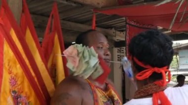 Samui, Tayland - 24 Şubat 2018: Tay tapanlar ve Çin yeni yılı festival süresince hayranları