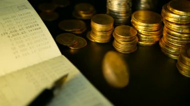 Sikke yığını ve banka hesabı passbook.concepts kaydetmek için ipotek ve gayrimenkul yatırım için kaydetme veya yatırım