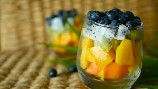 Colorful tropical mix salad in jar. Fresh various kind of raw organic berry and fruit in glass bowl. Healthy vegetarian — Stock Video