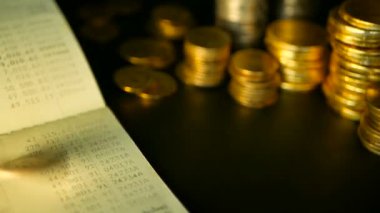 Sikke yığını ve banka hesabı passbook.concepts kaydetmek için ipotek ve gayrimenkul yatırım için kaydetme veya yatırım