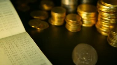 Sikke yığını ve banka hesabı passbook.concepts kaydetmek için ipotek ve gayrimenkul yatırım için kaydetme veya yatırım