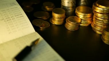Sikke yığını ve banka hesabı passbook.concepts kaydetmek için ipotek ve gayrimenkul yatırım için kaydetme veya yatırım
