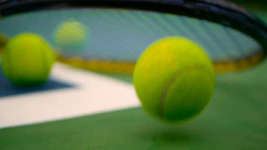 Sahada tenis donatımın kapatın. Spor, eğlence kavramı.