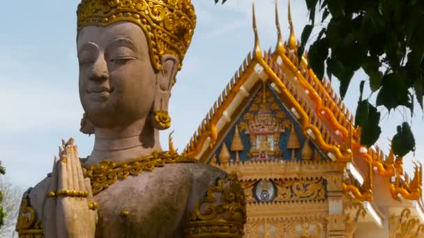 Кох Самуї, Таїланд - 13 липня 2018: Wat Khunaram. Kunaram буддійський храм. — стокове відео