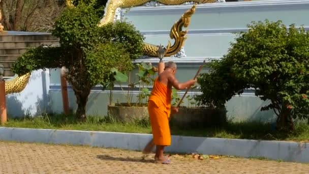 Koh Samui, Tayland - 13 Temmuz 2018: Wat Khunaram. Kunaram Budist Tapınağı — Stok video