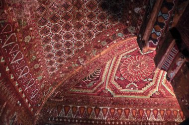 Tapınak, oryantal Tapınağı, Bagan, Myanmar, Mingalazedi pagoda, Sulamani Shwezigon Ananda Htilominlo çok renkli dekoratif tavan görünümünü aşağıdaki dekoratif tavan
