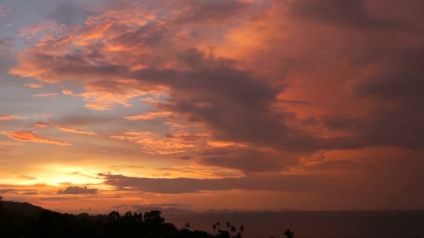 Majestätiska Tropiska Orange Sommar Timelapse Solnedgång Över Havet Med Bergen — Stockvideo