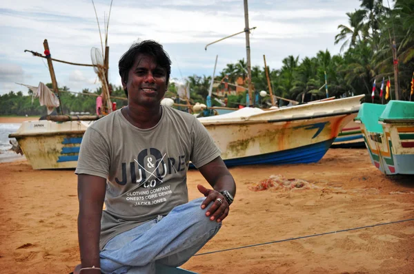 Hikkaduwa Sri Lanka Dezembro 2011 Adulto Homem Étnico Casual Sentado — Fotografia de Stock