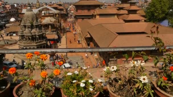 LALITPUR, NEPAL - 7. října 2018 Patan Durbar Square in the Kathmandu Valley. Buddist a hinduistický chrám, Královský palác, muzeum. UNESCO světové dědictví, starobylé historické město, letecký pohled — Stock video