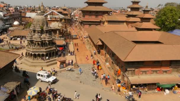 LALITPUR, NEPAL - 7 OKTOBER 2018 Patan Durbar Square in de Kathmandu Valley. Boeddist en Hindoe Tempel, Koninklijk Paleis, Museum. UNESCO Werelderfgoed, oude historische stad, Luchtfoto — Stockvideo