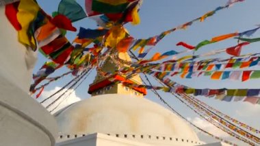 Renkli dua bayrakları Boudhanath Stupa, kutsal Pagoda, Nepal ve Katmandu sembolü golgen Buda gözleri ile rüzgarda uçan. Gün batımı ligth