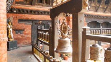 Antik Bronz ve pirinç Tapınağı, Rudra Varna Mahavihar, benzersiz Budist tapınak ibadet tekerlerimi Lalitpur, Patan içinde bol ile dekore edilmiştir. Dünya mirası. Tibet Budizmi. Durbar Meydanı, Nepal