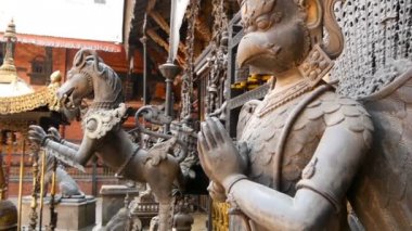 Antik Bronz ve pirinç mitolojik heykeller ve eserler, Rudra Varna Mahavihar, Lalitpur, Patan benzersiz altın Budist tapınağı. Dünya mirası. Tibet Budizmi. Durbar Meydanı, Nepal.
