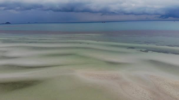 Stormy sky and unusual coast of white sand. Breathtaking landscape of stormy cloudy sky and sandy wavy white seaside in bright day. Thunderstorm in the tropics. Paradise islands in Asia. Drone view — Stock Video