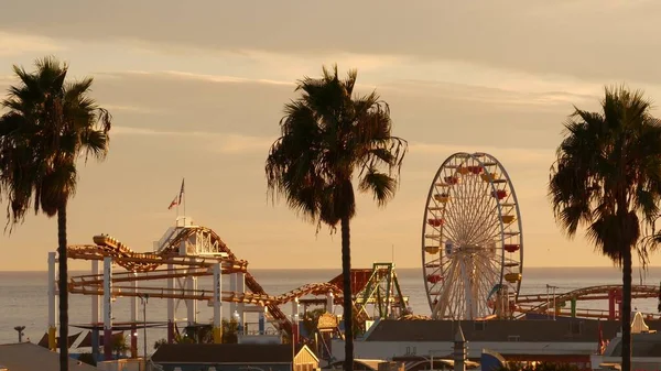 Klasyczny Diabelski Młyn Park Rozrywki Molo Santa Monica Pacific Ocean — Zdjęcie stockowe