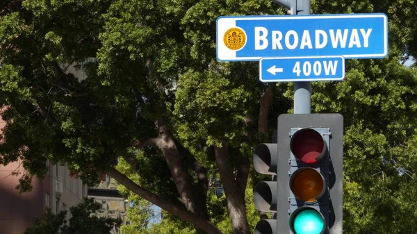 Broadway Street Name Odonym Sign Traffic Light Pillar Usa Road — Stock Photo, Image