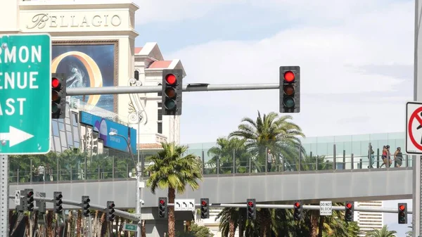 Las Vegas Nevada Usa นาคม 2020 คนบนทางเด นเท ชายและผ งหลายว — ภาพถ่ายสต็อก