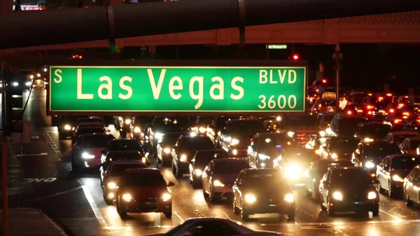 Las Vegas Nevada Usa Dec 2019 在难以置信的罪恶之城的大街上闪烁着交通标志 去弗里蒙特大街的路上有一个冰锥标志 赌博和赌博的光辉象征 — 图库照片