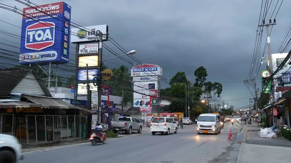 Koh Samui Island Tailandia Junio 2019 Ocupado Transporte Poblado Calle —  Fotos de Stock