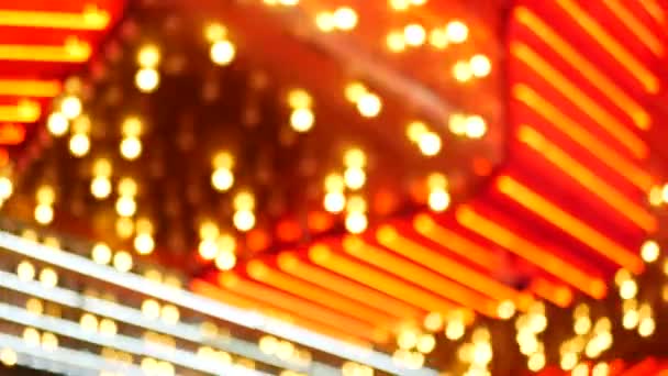 Rozostřené staré, fascinované elektrické lampy svítící v noci. Abstraktní zblízka rozmazané retro kasino dekorace třpytí, Las Vegas USA. Iluminated vintage style bulbs glittering on Freemont street