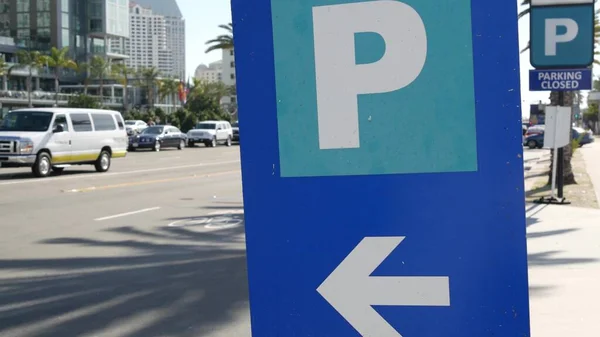 주차장 표지판은 교통의 어려움과 미국의 지역의 문제의 상징이다 캘리포니아주 샌디에이고 — 스톡 사진