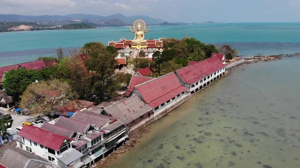 Sziget Buddhista Templommal Sok Házzal Légi Kilátás Sziget Buddhista Templom — Stock Fotó