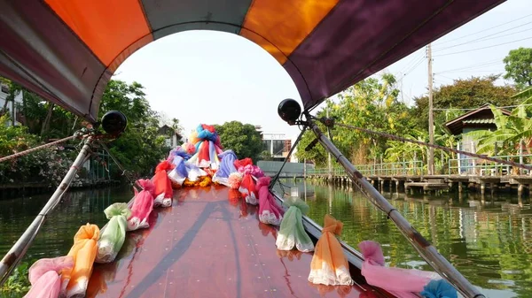 Touristenfahrt Auf Dem Asiatischen Kanal Blick Auf Ruhigen Kanal Und — Stockfoto