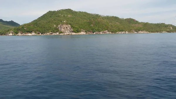 Eau Calme Près Île Exotique Verte Tropicale Paradisiaque Tranquille Eau — Photo