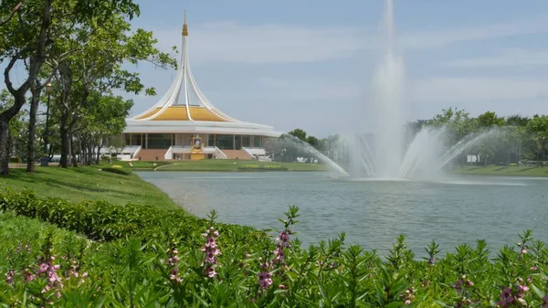 Bangkok Thailandia Luglio 2019 Giardino Fiorito Vicino Padiglione Nel Parco — Foto Stock