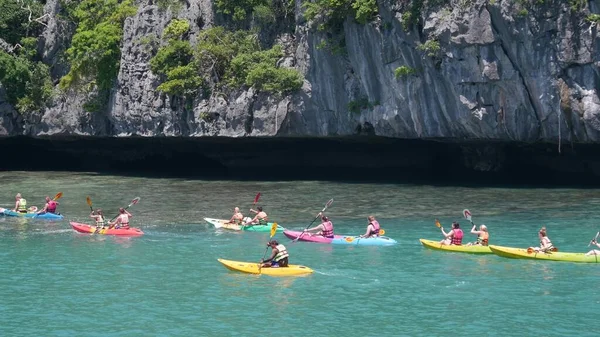 Ang Thong Marine Park Samui Thailand 2019 Június Kajakozó Emberek — Stock Fotó