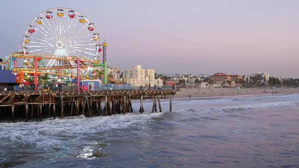 Santa Monica Los Angeles Usa Dezember 2019 Klassisches Beleuchtetes Riesenrad — Stockfoto