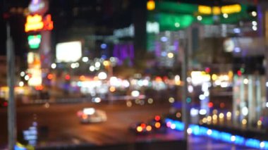 Las Vegas Bulvarı, lüks kumarhane ve otel, Nevada, ABD 'de kumar sahası. Fremont caddesi yakınlarındaki gece hayatı ve trafik turist parasıyla tatil köyünde. Günah şehrinin neon ışıkları