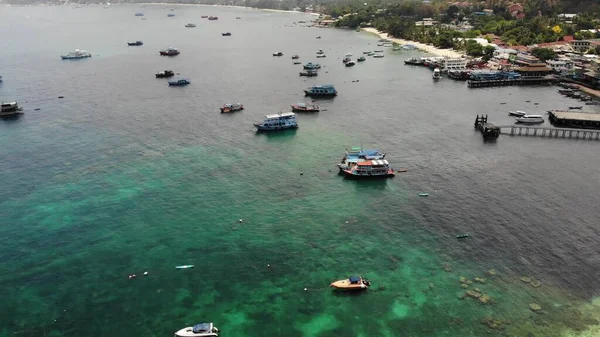 Boten Kalme Zee Haven Drone Uitzicht Vissen Duiken Boten Drijven — Stockfoto