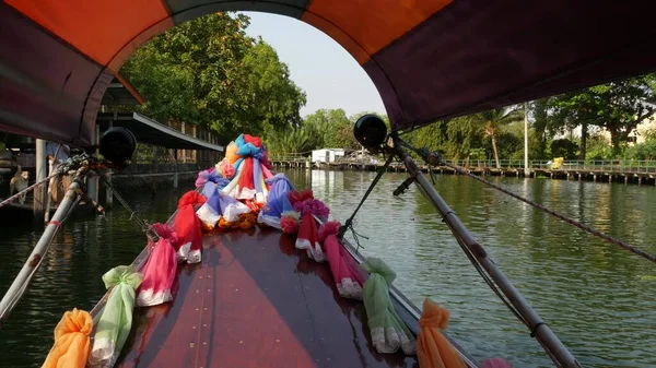 Touristenfahrt Auf Dem Asiatischen Kanal Blick Auf Ruhigen Kanal Und — Stockfoto