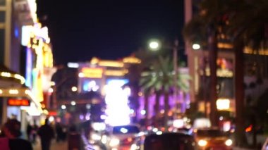 Las Vegas Bulvarı, lüks kumarhane ve otel, Nevada, ABD 'de kumar sahası. Fremont caddesi yakınlarındaki gece hayatı ve trafik turist parasıyla tatil köyünde. Günah şehrinin neon ışıkları
