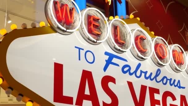 Welcome to fabulous Las Vegas retro neon sign in gambling tourist resort, USA. Iconic vintage glowing banner, symbol of casino, games of chance, money playing and hazard bets. Illuminated signboard — Stock Video