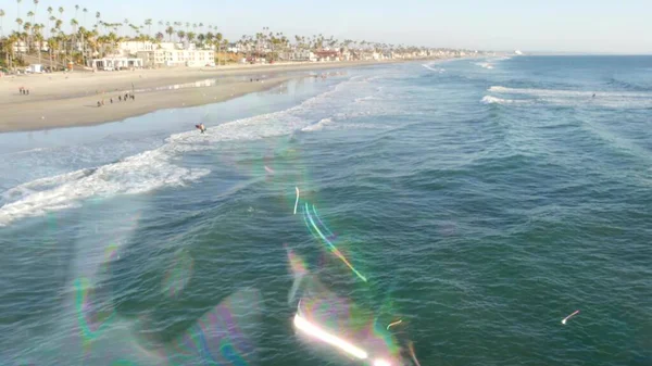 Soplando Burbujas Jabón Muelle Del Océano California Fondo Borroso Verano — Foto de Stock