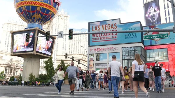 Las Vegas Nevada Usa Mar 2020 Persone Sulla Passerella Pedonale — Foto Stock