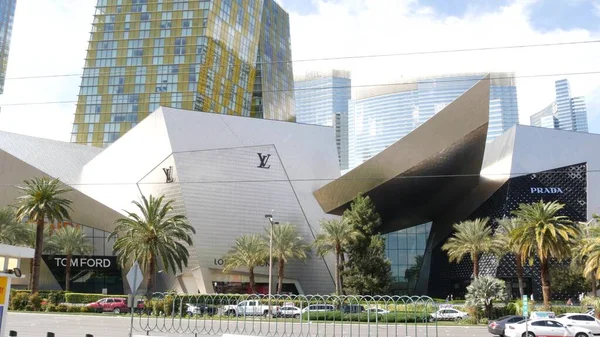 LAS VEGAS, NEVADA USA - 7 MAR 2020: Günah Şehri 'ndeki Geleceğin Şehir Merkezi kumarhaneleri. Modern lüks anonim şehir silueti. Çağdaş metropol gökdelenleri ve kristalleri zengin alışveriş merkezleri.