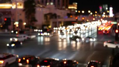 Las Vegas Bulvarı, lüks kumarhane ve otel, Nevada, ABD 'de kumar sahası. Fremont caddesi yakınlarındaki gece hayatı ve trafik turist parasıyla tatil köyünde. Günah şehrinin neon ışıkları