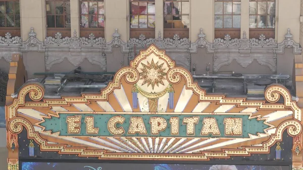 Los Angeles California Usa Marraskuu 2019 Capitan Teatteri Kiiltävä Sisäänkäynti — kuvapankkivalokuva