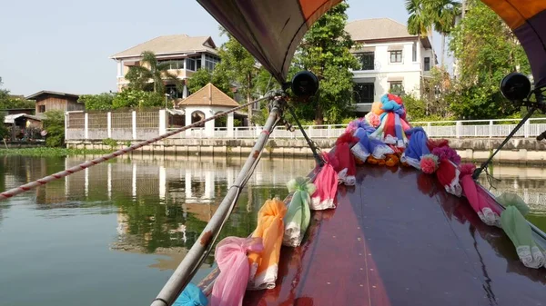 Touristenfahrt Auf Dem Asiatischen Kanal Blick Auf Ruhigen Kanal Und — Stockfoto